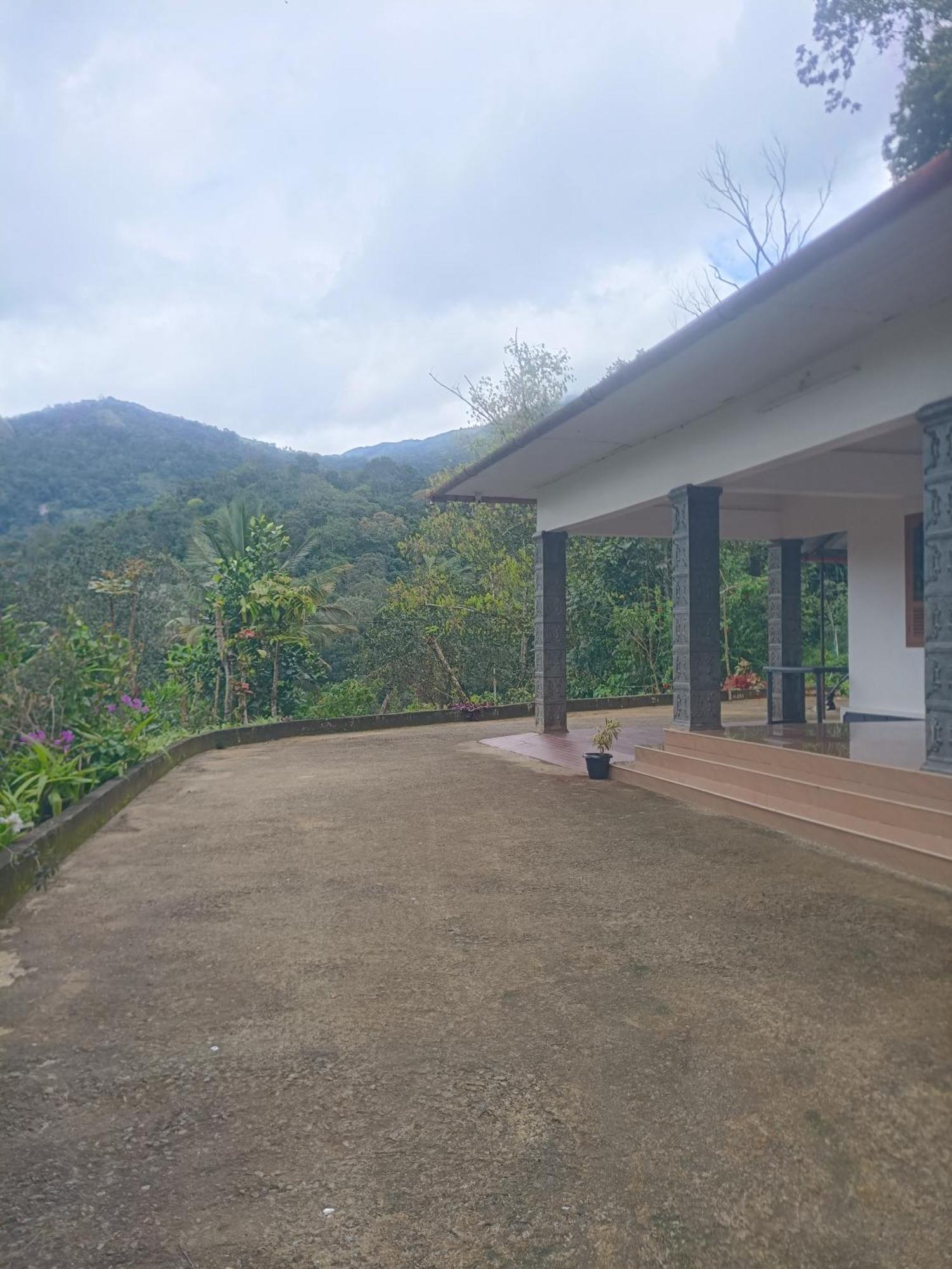 Anivilla Holiday Home Kunjithanny Anachal Екстериор снимка