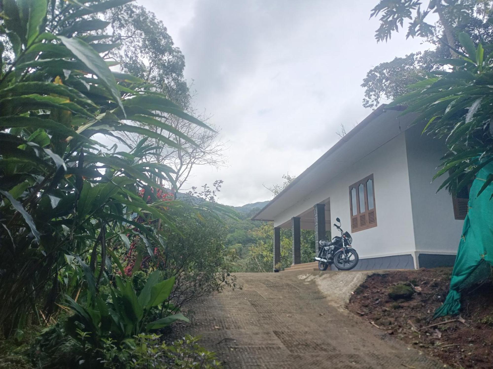 Anivilla Holiday Home Kunjithanny Anachal Екстериор снимка
