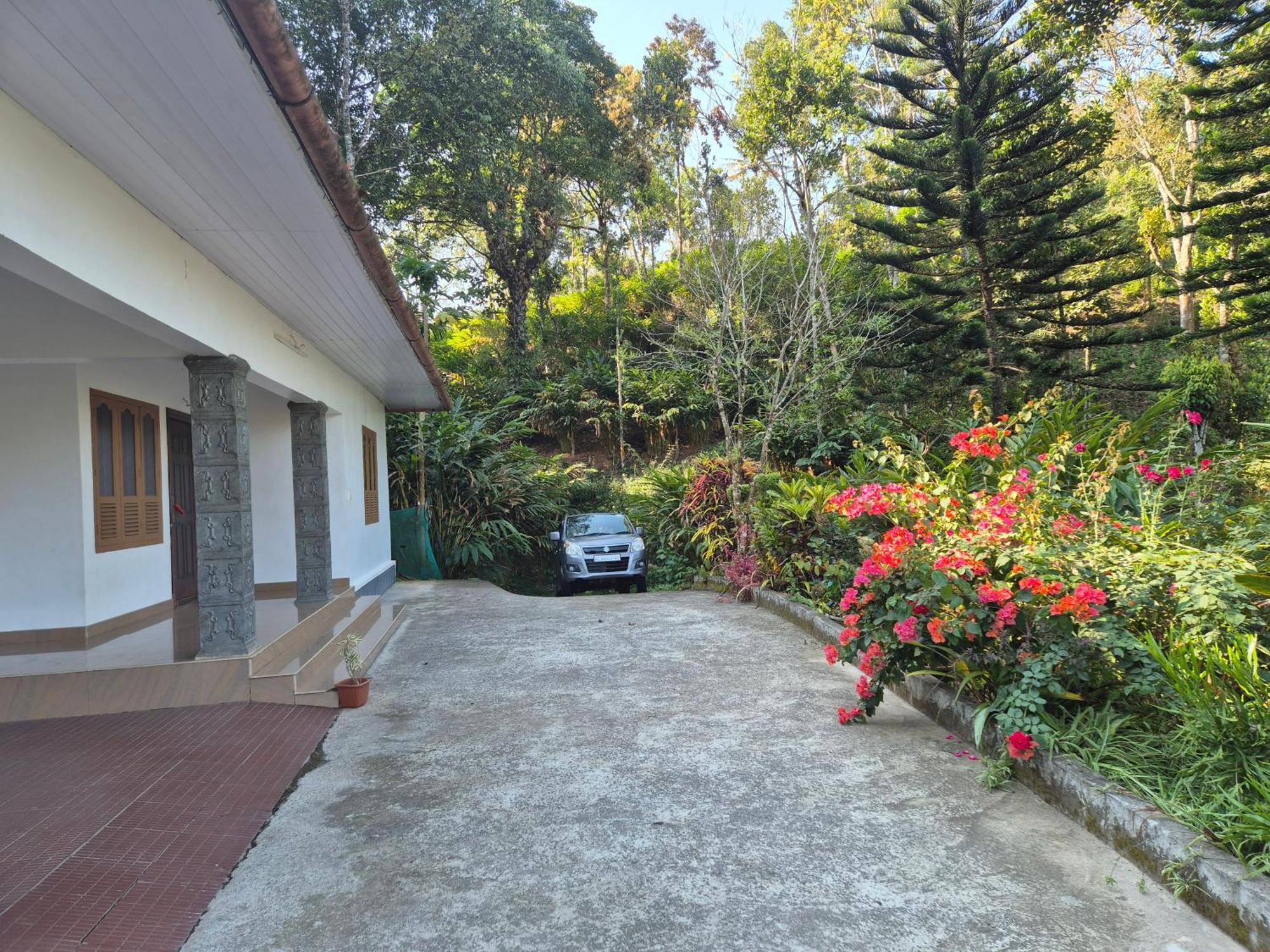 Anivilla Holiday Home Kunjithanny Anachal Екстериор снимка